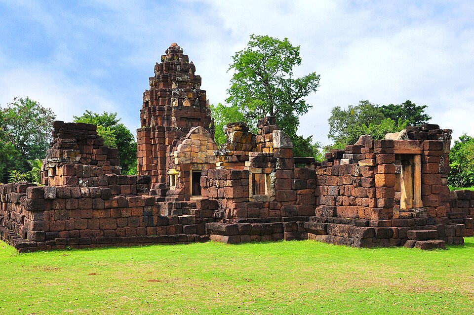 Kuti Ruesi Ban Khok Mueang, a Jayavarman VII arogayasala near Prasat Mueang Tam, Buriram province